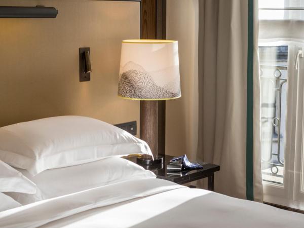 Hyatt Paris Madeleine : photo 4 de la chambre chambre lit king-size deluxe avec vue