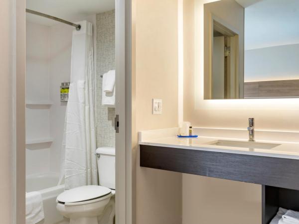 Holiday Inn Express Hotel & Suites Albuquerque Midtown, an IHG Hotel : photo 7 de la chambre suite 1 chambre avec 2 lits queen-size