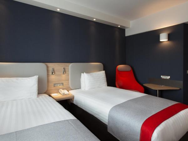 Holiday Inn Express Geneva Airport, an IHG Hotel : photo 5 de la chambre chambre lits jumeaux - non-fumeurs