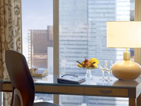 Fairmont Dallas : photo 4 de la chambre chambre lit king-size fairmont - vue sur ville