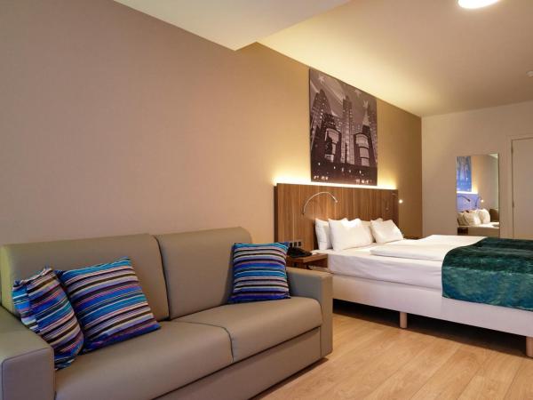 Holiday Inn Brussels Schuman, an IHG Hotel : photo 3 de la chambre suite avec canapé-lit
