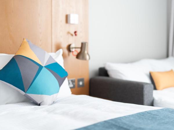 Holiday Inn Bournemouth, an IHG Hotel : photo 7 de la chambre chambre lit queen-size standard avec canapé-lit