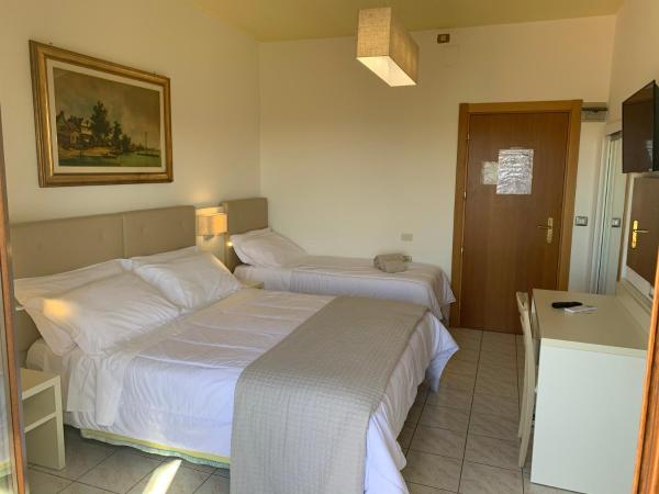 Hotel La Margherita & SPA : photo 3 de la chambre chambre triple Économique