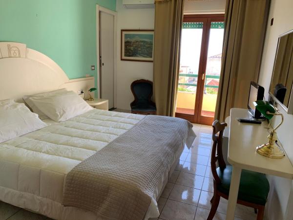 Hotel La Margherita & SPA : photo 5 de la chambre chambre double ou lits jumeaux avec balcon