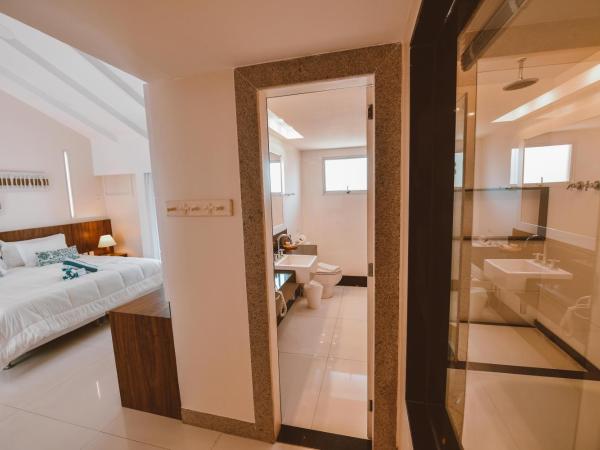 Maravista Hotel & Spa Ltda : photo 1 de la chambre chambre lit king-size avec baignoire spa