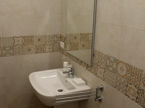 Casa Aydée : photo 3 de la chambre chambre double avec salle de bains privative