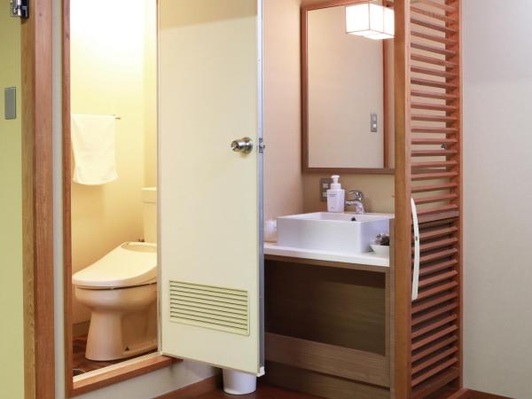 Hotel Binario Saga Arashiyama : photo 4 de la chambre japanese-style room with toilet and shared bathroom (10 tatami/ about 16.2㎡)