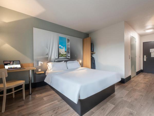 B&B HOTEL Orange : photo 1 de la chambre chambre double - accessible aux personnes à mobilité réduite