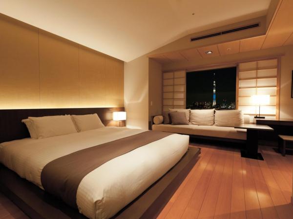Hotel East 21 Tokyo : photo 2 de la chambre chambre lit king-size - vue sur la tour tokyo skytree - non-fumeurs