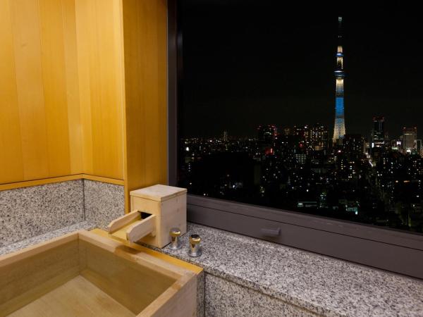 Hotel East 21 Tokyo : photo 3 de la chambre chambre lit king-size - vue sur la tour tokyo skytree - non-fumeurs