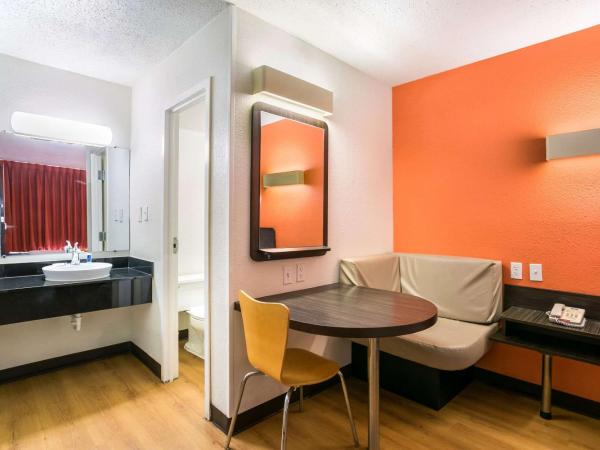 Rodeway Inn Baltimore - Inner Harbor South : photo 2 de la chambre chambre lit queen-size - fumeurs