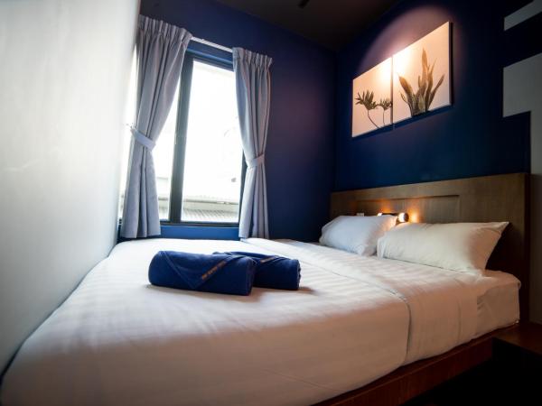 Homy Seafront Hostel : photo 2 de la chambre chambre lit queen-size avec salle de bains commune 