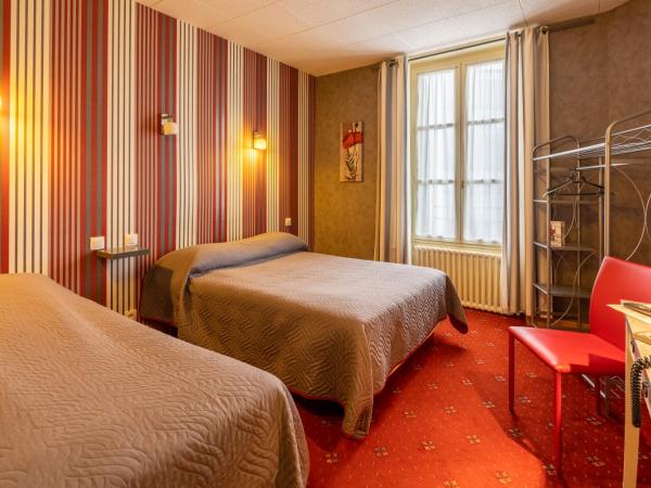Hôtel - Restaurant Saint Jacques : photo 6 de la chambre chambre triple