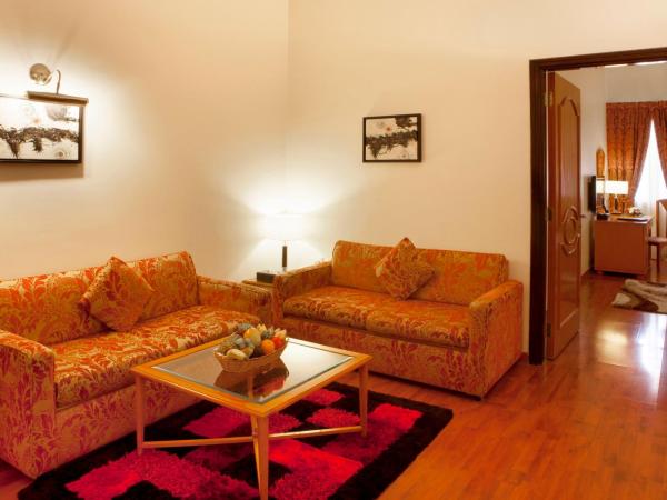 Landmark Hotel : photo 1 de la chambre suite familiale 1 chambre avec lit king-size