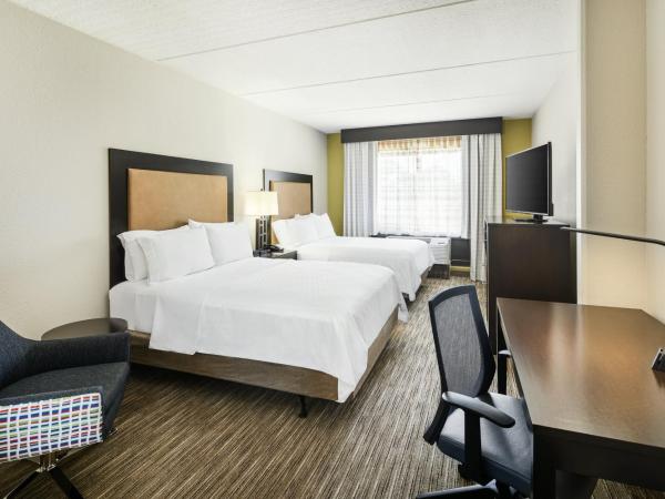 Holiday Inn Express & Suites Jacksonville South East - Medical Center Area, an IHG Hotel : photo 4 de la chambre chambre avec 2 lits queen-size - douche à l'italienne accessible aux personnes à mobilité réduite