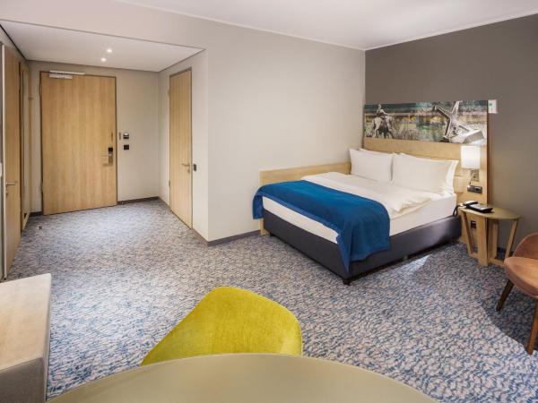 Holiday Inn Düsseldorf City - Toulouser Allee, an IHG Hotel : photo 4 de la chambre chambre lit queen-size - adaptée aux personnes malentendantes