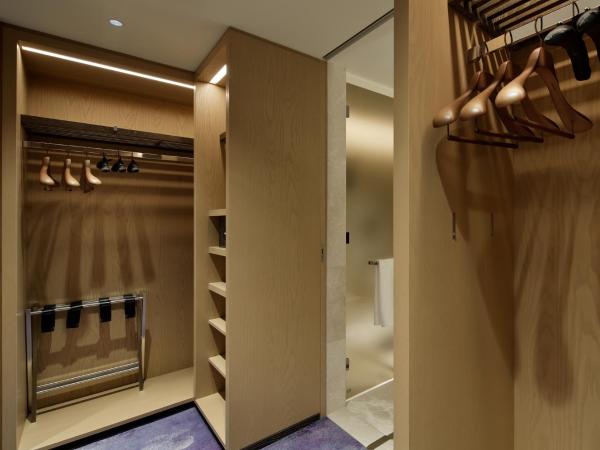 Four Seasons Hotel Kyoto : photo 3 de la chambre one bedroom heritage garden residence two double