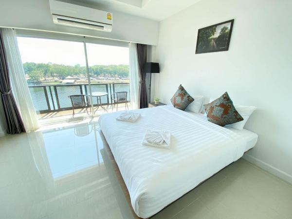 River Kwai View Hotel - SHA Extra Plus Certified : photo 4 de la chambre chambre double ou lits jumeaux deluxe - vue sur rivière
