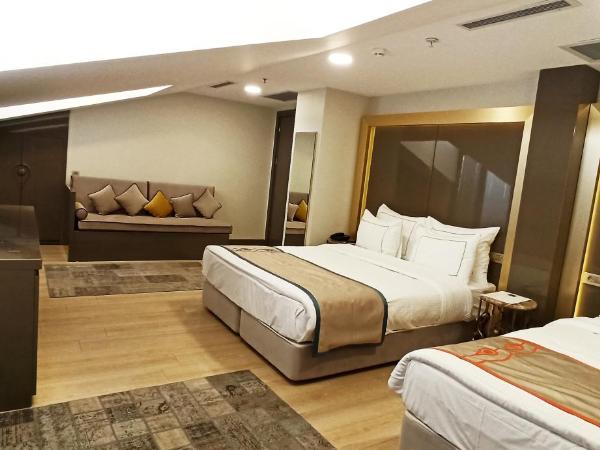 Peyk Hotel : photo 1 de la chambre chambre quadruple avec balcon