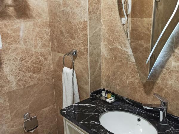 Peyk Hotel : photo 3 de la chambre chambre familiale avec balcon