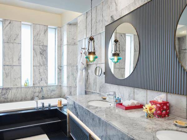 Devi Ratn-IHCL SeleQtions : photo 1 de la chambre chambre de luxe avec lits jumeaux