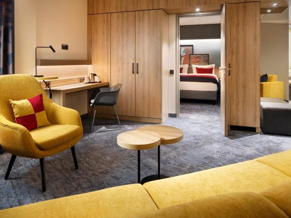 Holiday Inn - Hamburg - HafenCity, an IHG Hotel : photo 5 de la chambre suite lit queen-size