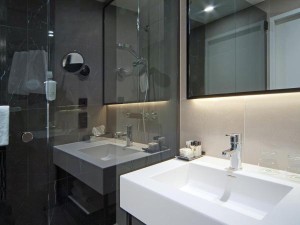 Holiday Inn Helsinki - Expo, an IHG Hotel : photo 1 de la chambre 1 king bed standard top floor