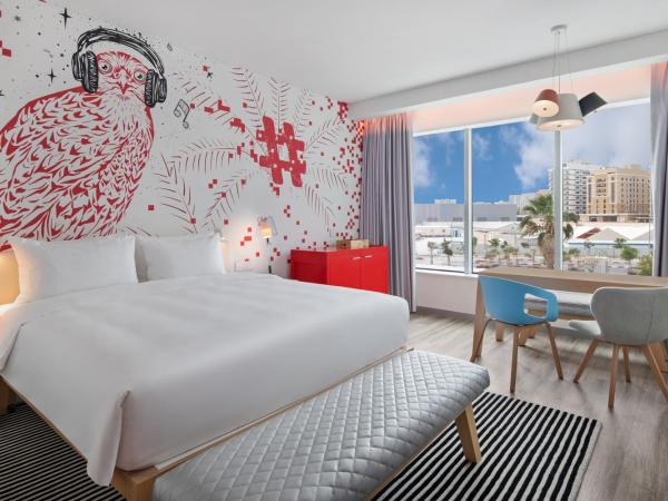 Radisson RED Dubai Silicon Oasis : photo 6 de la chambre chambre premium