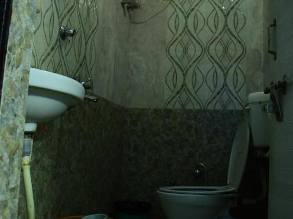 Royal Heritage Guest House : photo 1 de la chambre chambre double avec salle de bains privative