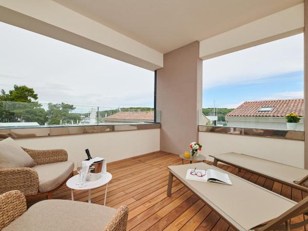 Ribarska Koliba Resort : photo 2 de la chambre chambre double avec balcon