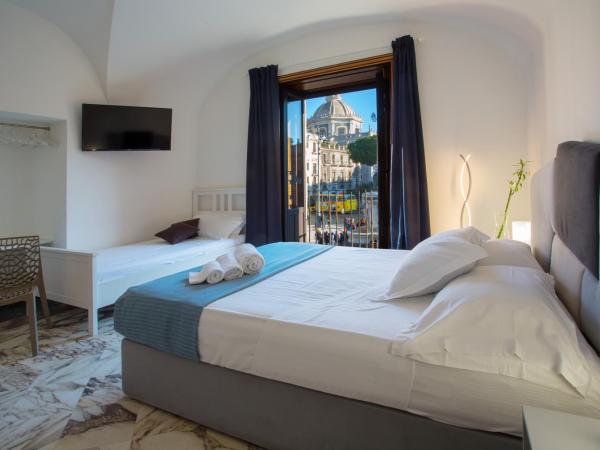 Le Suites Del Duomo House : photo 8 de la chambre chambre triple avec balcon