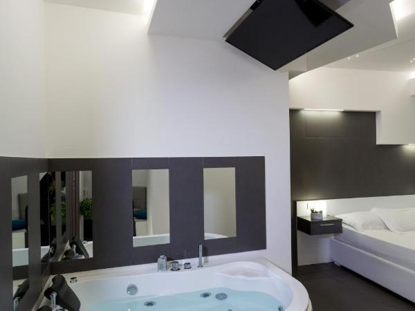 Le Suites Del Duomo : photo 5 de la chambre chambre lit queen-size avec baignoire spa
