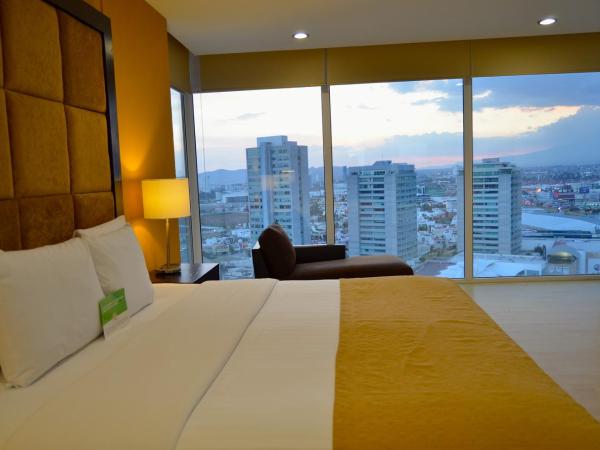 La Quinta by Wyndham Puebla Palmas Angelopolis : photo 3 de la chambre governor king suite with two double beds and city/mountain view - non-smoking