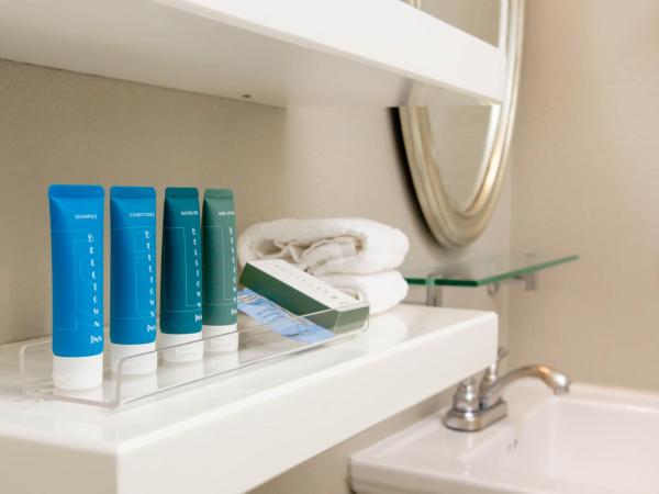 Belltown Inn : photo 6 de la chambre petite chambre lit queen-size