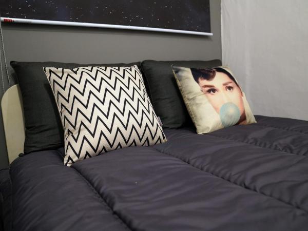 Apollo Guesthouse : photo 4 de la chambre chambre double avec salle de bains privative