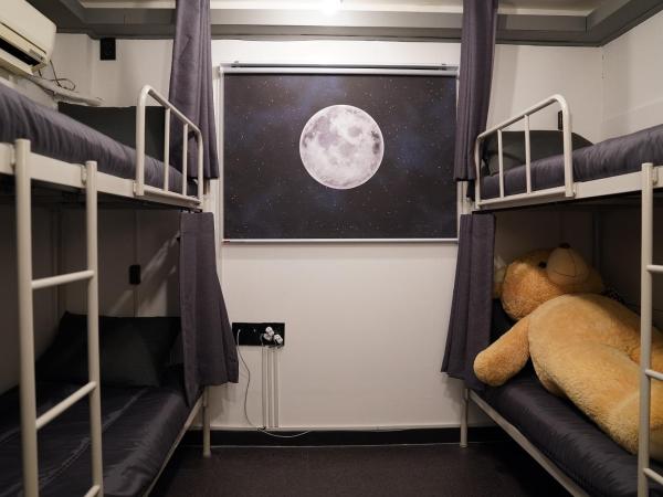 Apollo Guesthouse : photo 4 de la chambre lit dans dortoir pour femmes de 4 lits