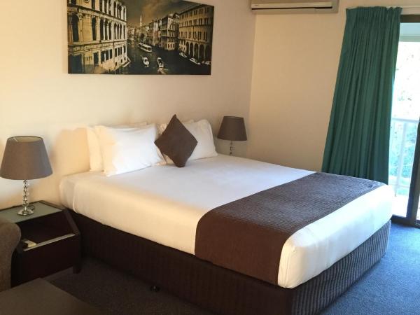 Aspley Carsel Motor Inn : photo 1 de la chambre suite king exécutive avec balcon