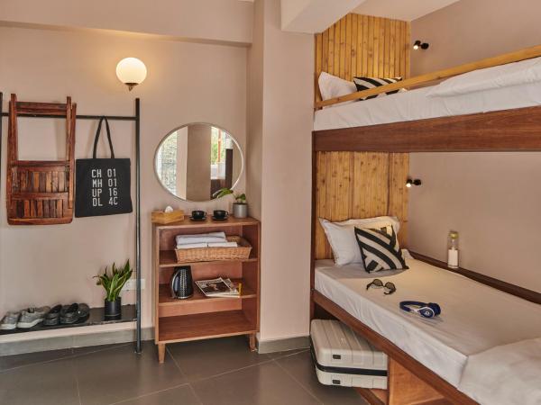 Minimalist Poshtel & Suites : photo 1 de la chambre chambre lits jumeaux avec balcon