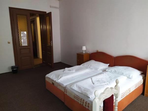 Tourist room Maria : photo 3 de la chambre chambre double ou lits jumeaux avec salle de bains commune