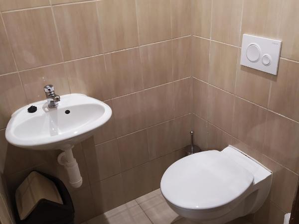 Tourist room Maria : photo 7 de la chambre chambre double ou lits jumeaux avec salle de bains commune