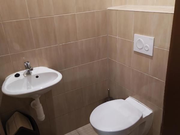 Tourist room Maria : photo 8 de la chambre chambre double ou lits jumeaux avec salle de bains commune