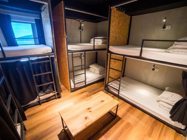 Homy Seafront Hostel : photo 2 de la chambre lit superposé dans dortoir pour femmes 