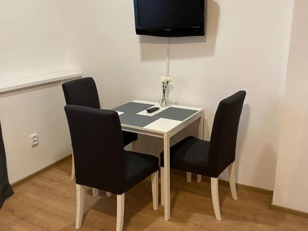 Frýdecká Apartments : photo 5 de la chambre chambre double ou lits jumeaux avec salle de bains privative externe