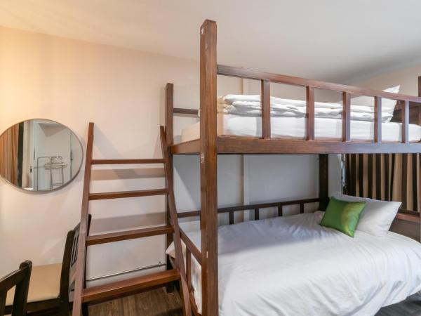 Phobphan Hostel : photo 2 de la chambre chambre quadruple avec salle de bains commune