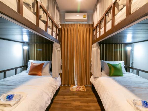Phobphan Hostel : photo 1 de la chambre lit superposé dans dortoir pour femmes