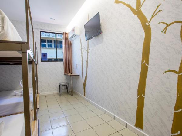 Lazy Cat Home At Gaya Street : photo 9 de la chambre chambre familiale avec salle de bains privative