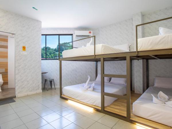 Lazy Cat Home At Gaya Street : photo 6 de la chambre chambre familiale avec salle de bains privative