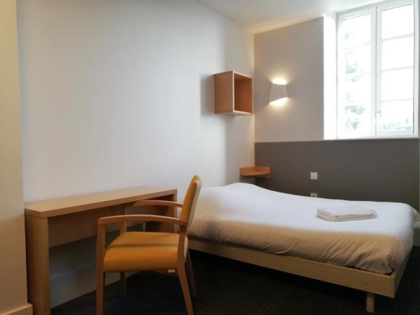 Espace Bernadette Soubirous Nevers : photo 3 de la chambre chambre triple - vue sur jardin