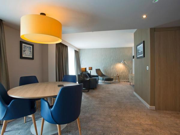 Holiday Inn Manchester - City Centre, an IHG Hotel : photo 3 de la chambre suite 1 chambre lit king-size avec canapé-lit