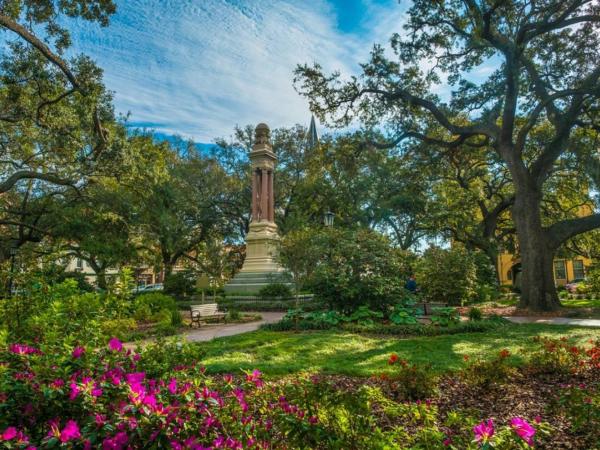 Huge Victorian Beauty Overlooking Forsyth Park : photo 1 de la chambre maison 4 chambres